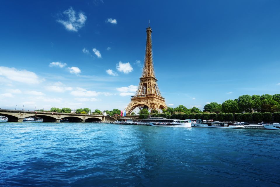 Paris: Romantic Cruise With 3-Course Dinner on Seine River - Key Points