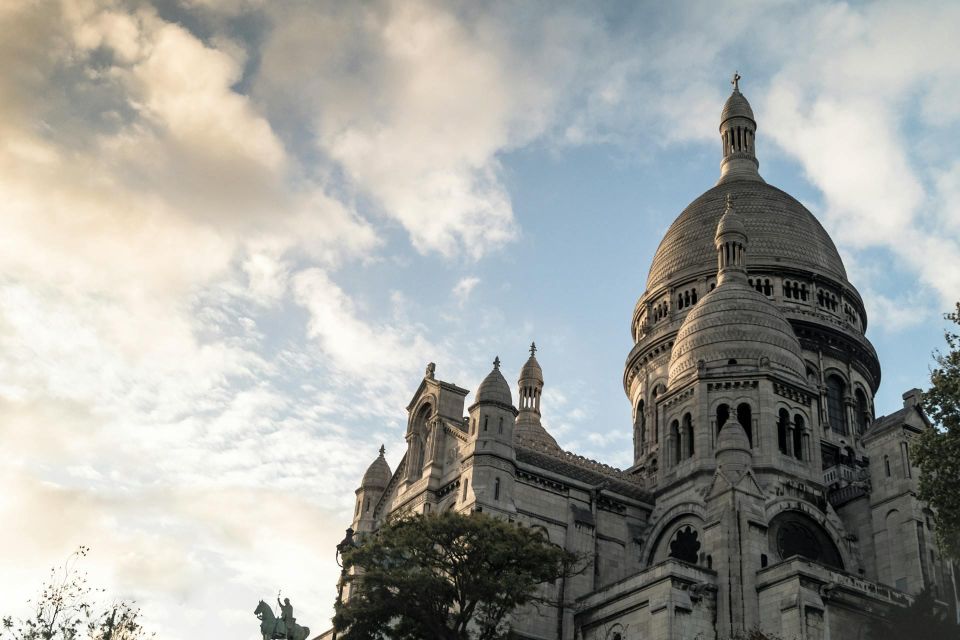 Paris: Sacré-Cœur + Louvre Pyramid Digital Audio Guides - Key Points