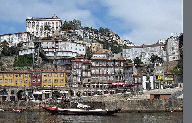 Porto: Boat Tour by the Douro River With Wine and Tapas Included - Key Points