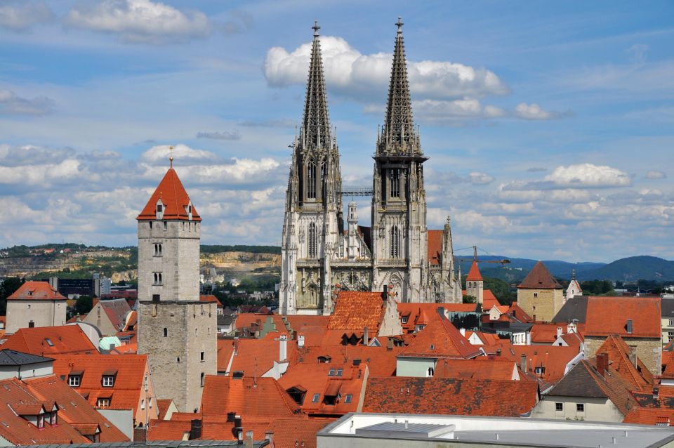 Regensburg: Express Walk With a Local in 60 Minutes - Key Points