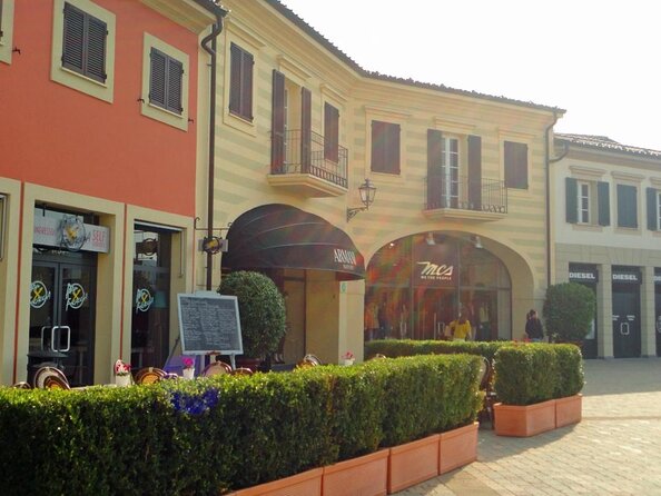 Serravalle Outlet Shopping Mall Shuttle Bus - Key Points