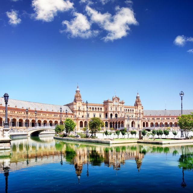 Seville's Family Adventure: Tales and Treasures - Key Points