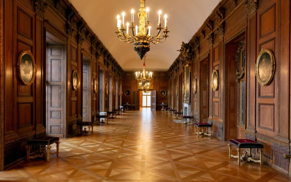 Skip-the-line Charlottenburg Palace Private Tour & Transfers - Key Points