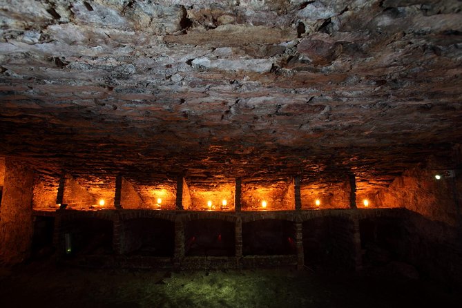 Small Group Edinburgh Night Walking Tour With Underground Vaults - Storytelling and Candlelight Tour