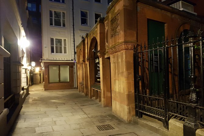 The Alleyways And Shadows Old City London Ghost Walk - Key Points