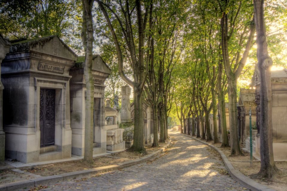 The Père Lachaise Cemetery: Guided 2-Hour Small-Group Tour - Key Points