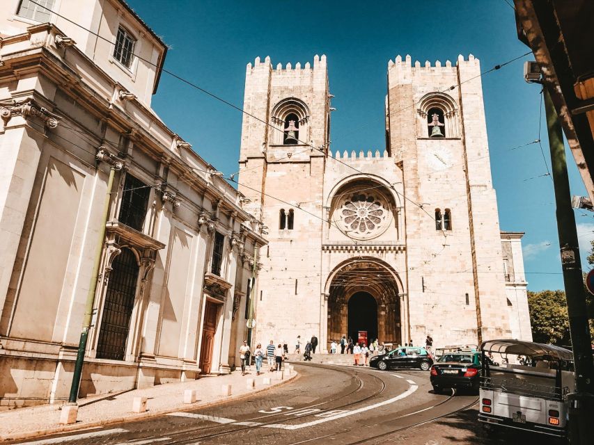 Tuk Tuk Old Lisbon Tour 1h30 - Key Points