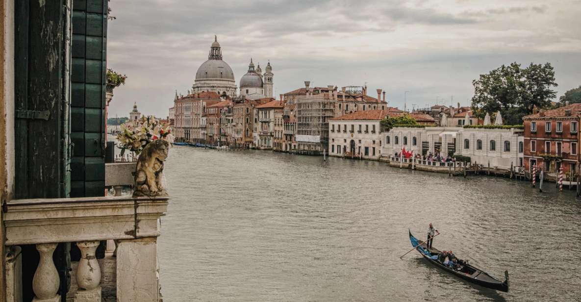 Venice: Gondola Ride and a Gala Dinner in a Venetian Palace - Key Points