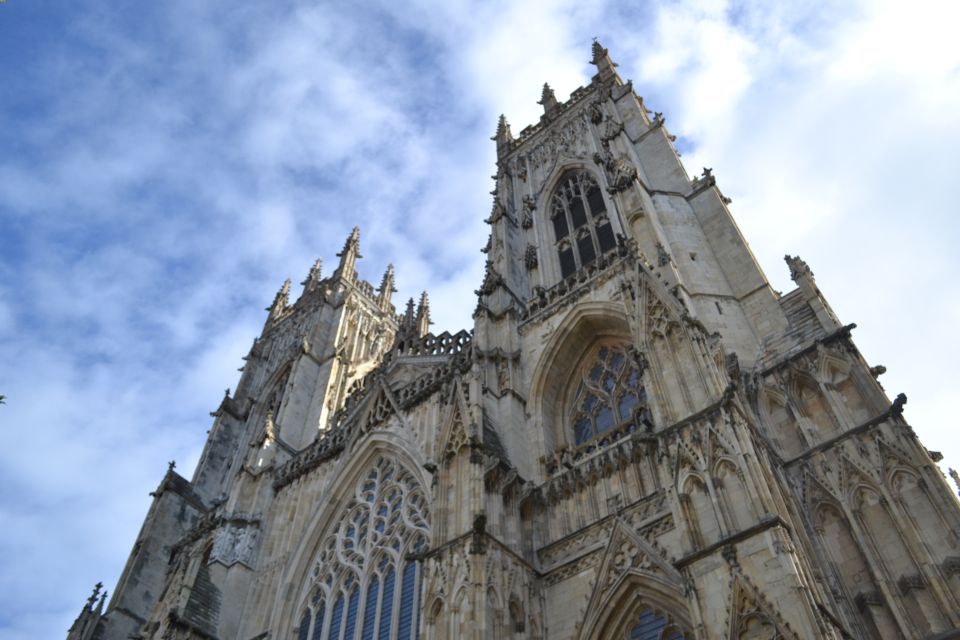 York: Smartphone Guide With Riddles and Discovery Walk - Key Points