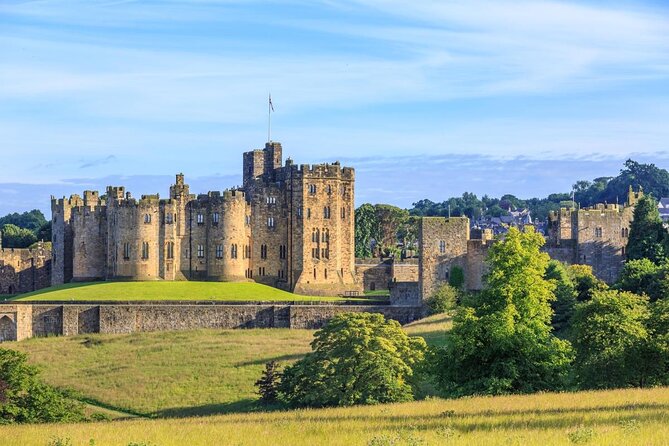 1 Day Alnwick Castle, Holy Island & Scottish Borders - Key Points