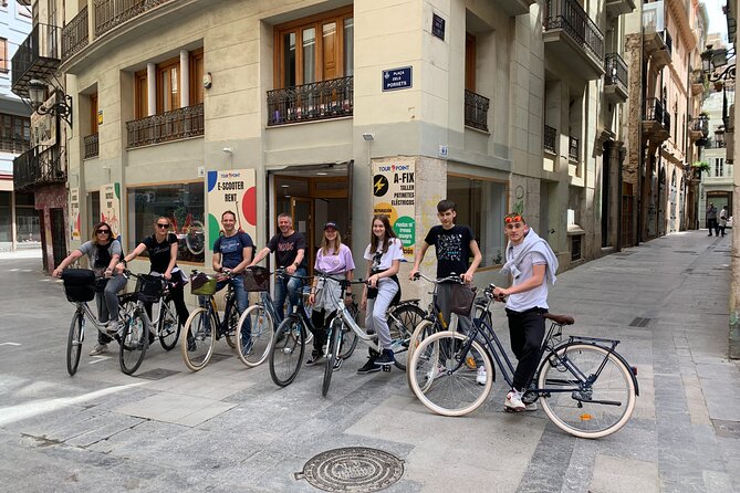 150 Min Bike Group Tour With Local Guide - Tour Overview