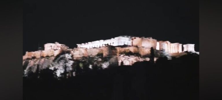 4 Hours Private Night Tour To Athens Landmarks With A Pickup Iconic Locations Illuminated