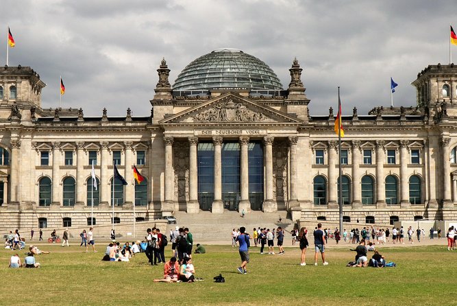 5hours: Guide, Chauffeur & Photographer in Berlin Private Tour - Tour Overview