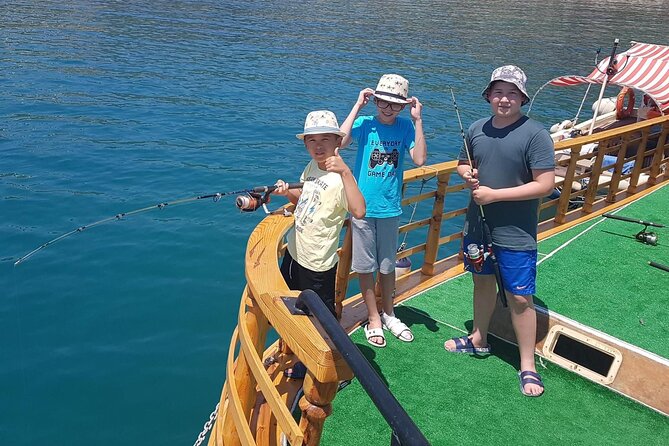 Alanya Relaxing Boat Tour With Lunch, Soft Drinks & Transfer Tour Overview And Details