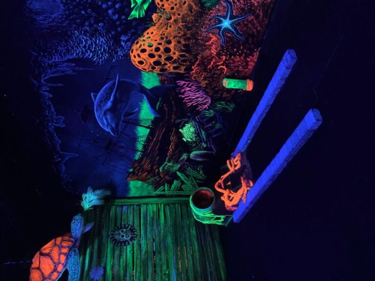 Amsterdam: 12 Hole Glow In The Dark Mini Golf Experience Experience Overview