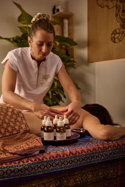 Aromatic Oil Massage Service Overview