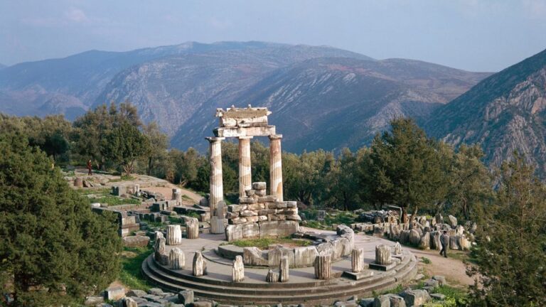 Athens To Delphi And Arachova Full Day Tour Tour Overview