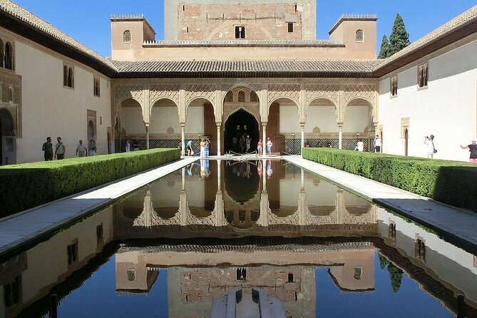 Audio Guide: Alhambra, Generalife And Alcazaba Without Nasrid Palaces Getting To The Starting Point