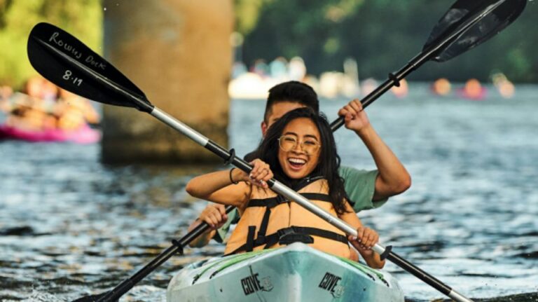 Austin: Congress Avenue Sunset Bat Kayaking Tour Tour Overview