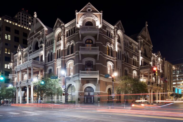 Austin: Haunted Pub Crawl Walking Tour Tour Overview