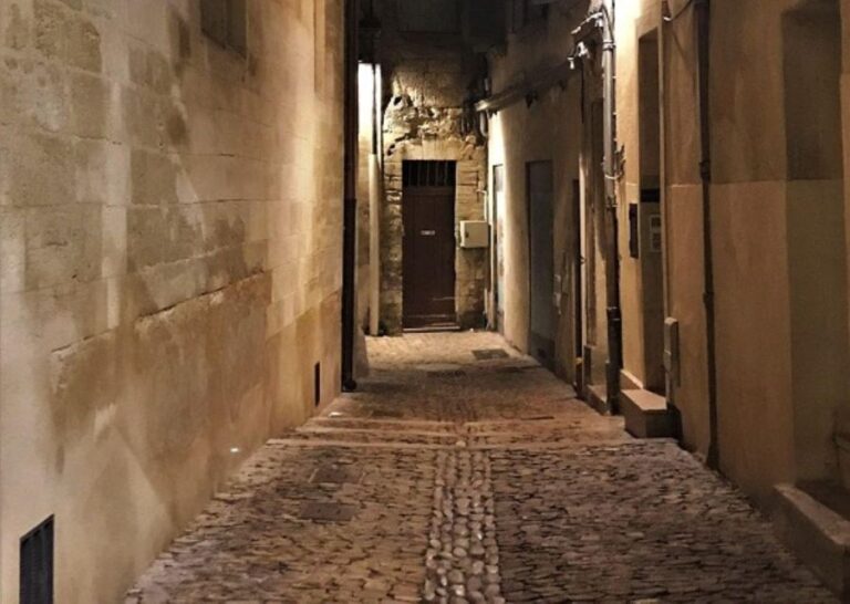 Avignon: The Night Amble Between Bourgeois And Christians Tour Details