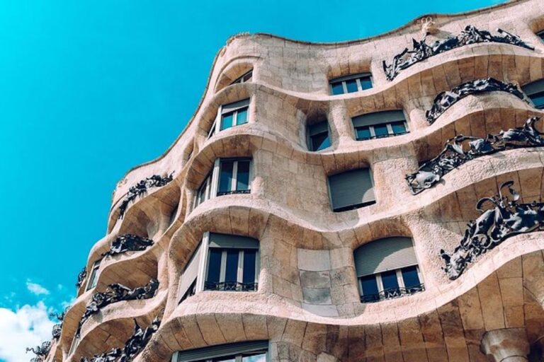 Barcelona: Casa Battlo, La Pedrera, & Chocolate Tasting Tour Tour Overview