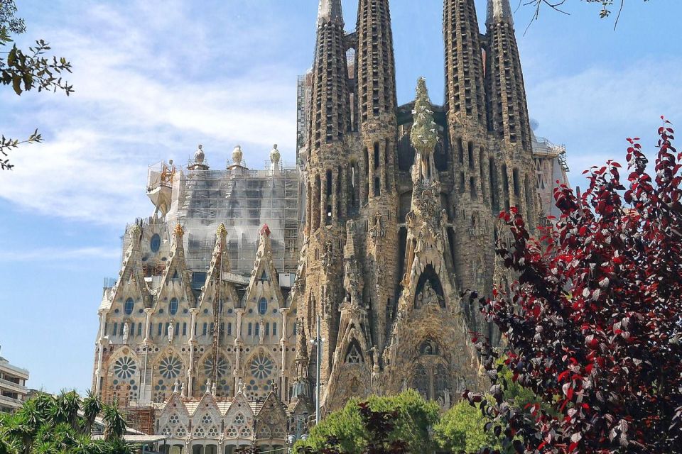 Barcelona & Park Güell: Private Half-Day Tour With Pickup - Tour Highlights