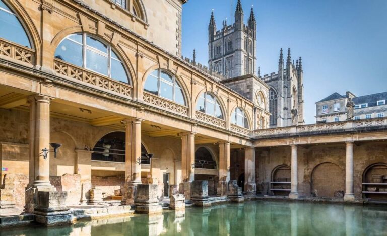 Bath: Private Walking Tour Explore The Iconic Pulteney Bridge