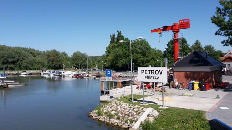 Batuv Kanal Boatride And Wine (from Vienna And Bratislava) Activity Overview