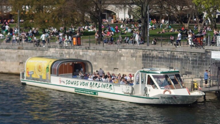 Berlin: 1 Hour City Sightseeing River Cruise Cruise Along The River Spree