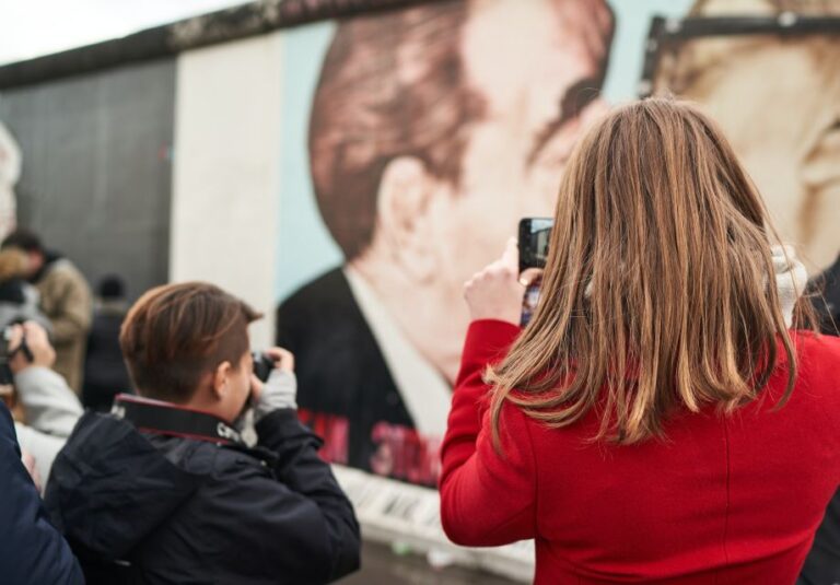 Berlin: East Side Gallery Self Guided Audio Tour Exploring The Worlds Longest Open Air Gallery