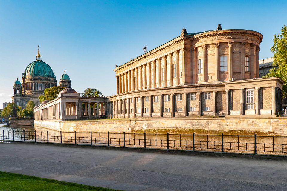 Berlin: Entry to the Old National Gallery - Overview of the Museum