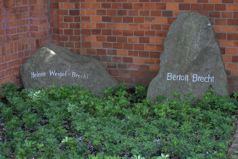 Berlin: Private 2-Hour Tour of Dorotheenstadt Cemetery - Prussian Artists and Architects