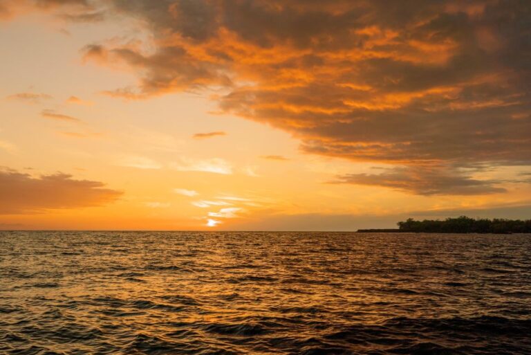 Big Island: Kona Super Raft Sunset Cruise Activity Overview