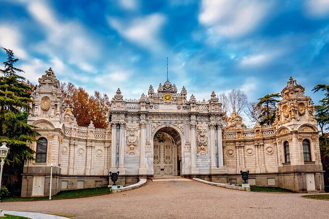 Bosphorus Cruise With Dolmabahce Palace and Istiklal Street Tour - Dolmabahce Palace Grandeur