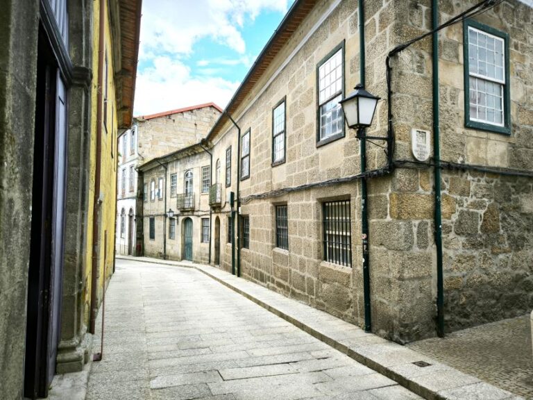 Braga & Guimarães Tour: Small Group + Lunch And Vinho Verde Tour Overview