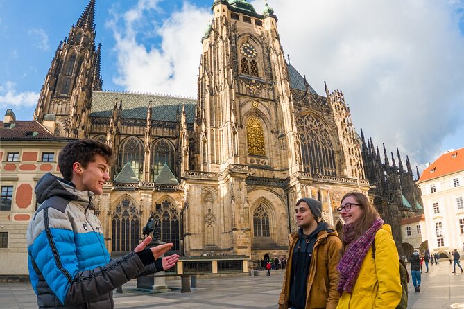 Castle & Ch. Bridge Private Walking Tour With Pick Up In De Or En Tour Overview