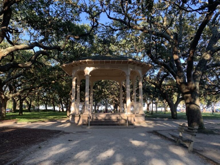 Charleston: Historical Walking Tour With Storytelling Tour Overview