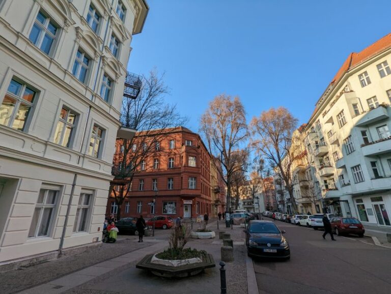 Charlottenburg: 2 Hour City Walking Tour Opulent Neighborhood Exploration