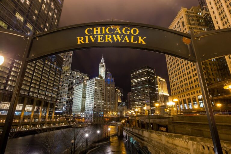 Chicago: Haunted Sites Self Guided Audio Walking Tour Tour Overview