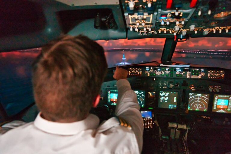 Cologne: Boeing 737 Flight Simulation At The Butz Immerse In Boeing 737 Experience