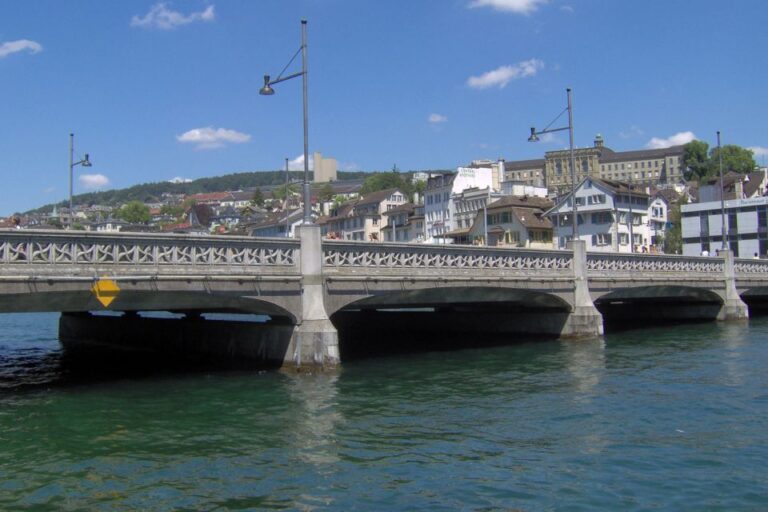 Discover Zurich Walking Tour In Russian Tour Overview