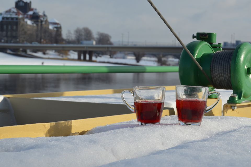 Dresden: Paddle Steamer Winter Cruise to Pillnitz - Tour Duration and Language