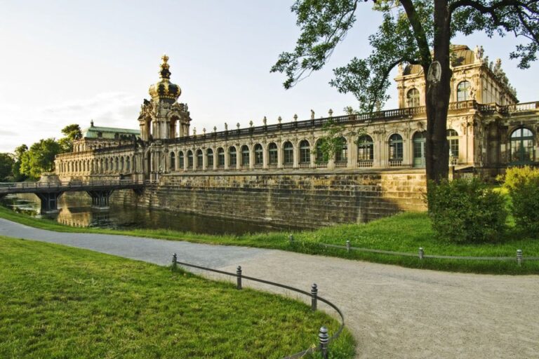 Dresden: Smile Tour With Prosecco Tour Overview