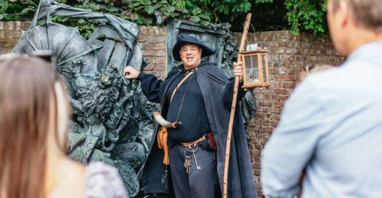 Düsseldorf: Guided Tour With A Night Watchman Altstadt Illuminated At Night