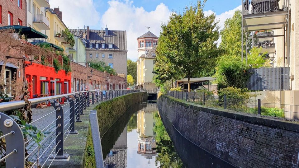 Düsseldorf: Self-Guided Walk of Most Pointless City Facts - Ko-Bogen II: Architectural Oddity