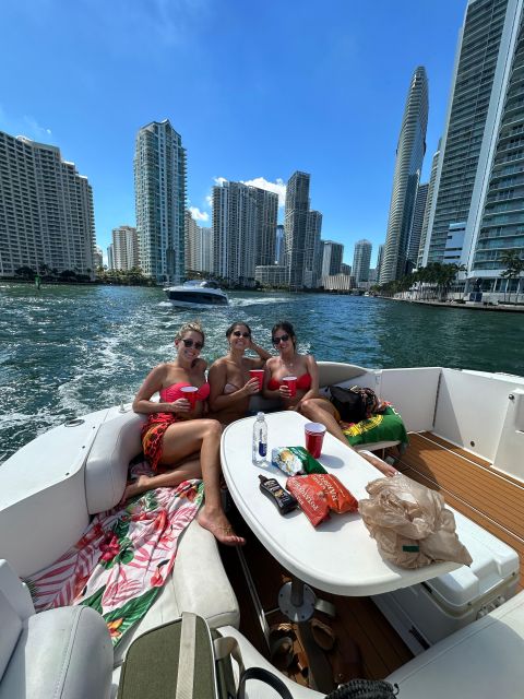 ⭐️⭐️⭐️⭐️⭐️ Private 🛥️ Yacht Rentals ⏰ 4h 🍾 Champagne Gift