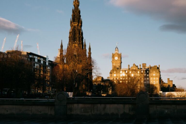 Edinburgh: First Discovery Walk And Reading Walking Tour Tour Overview