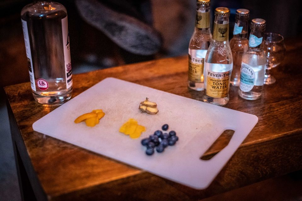 Edinburgh: Gin Tasting at Underground Venue - Gin Tasting Experience