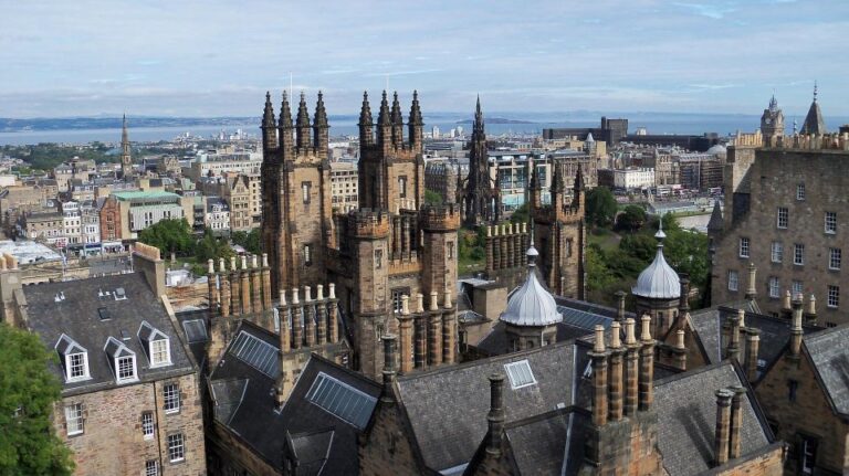 Edinburgh: Self Guided Audio Tour Tour Overview